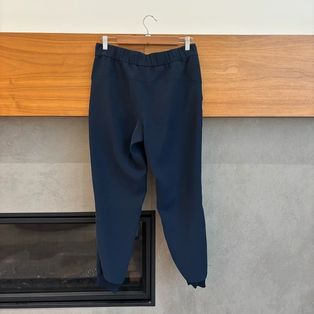 Lululemon On The Fly Jogger,‎ Size 8